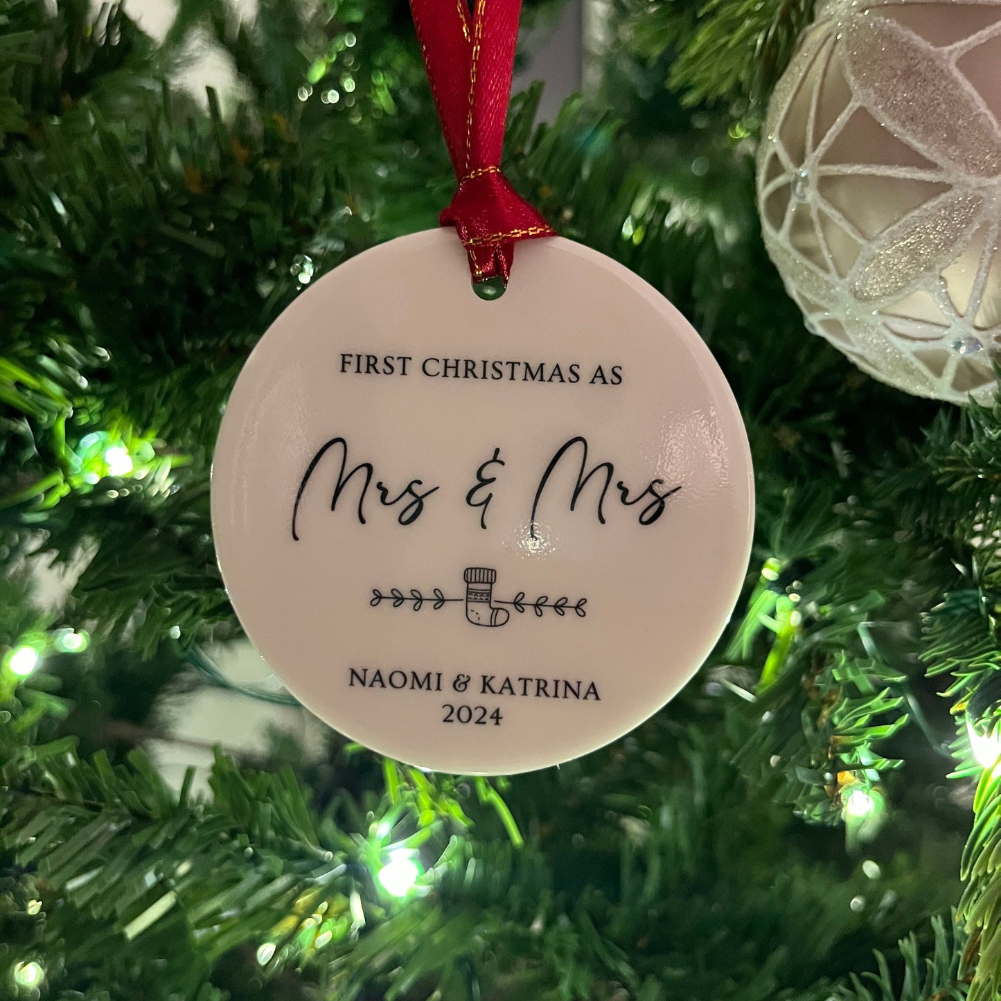 First Christmas Married/Mr & Mrs Bauble 4